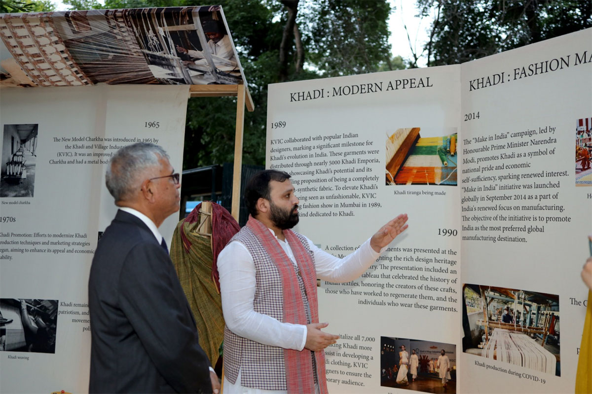 'New Khadi of New India' is the center of attraction for the people: Manoj Kumar